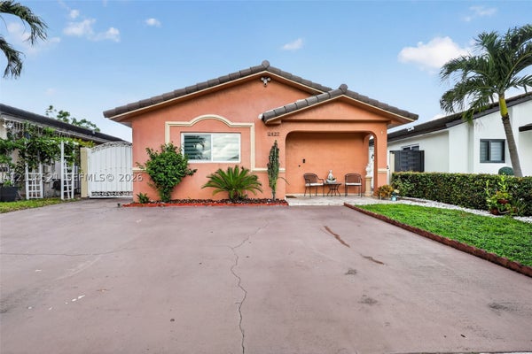 2427 W 70TH PL, HIALEAH, FL 33016 - Image f953d73b167f0fabfee93db619d438fa/4056981888