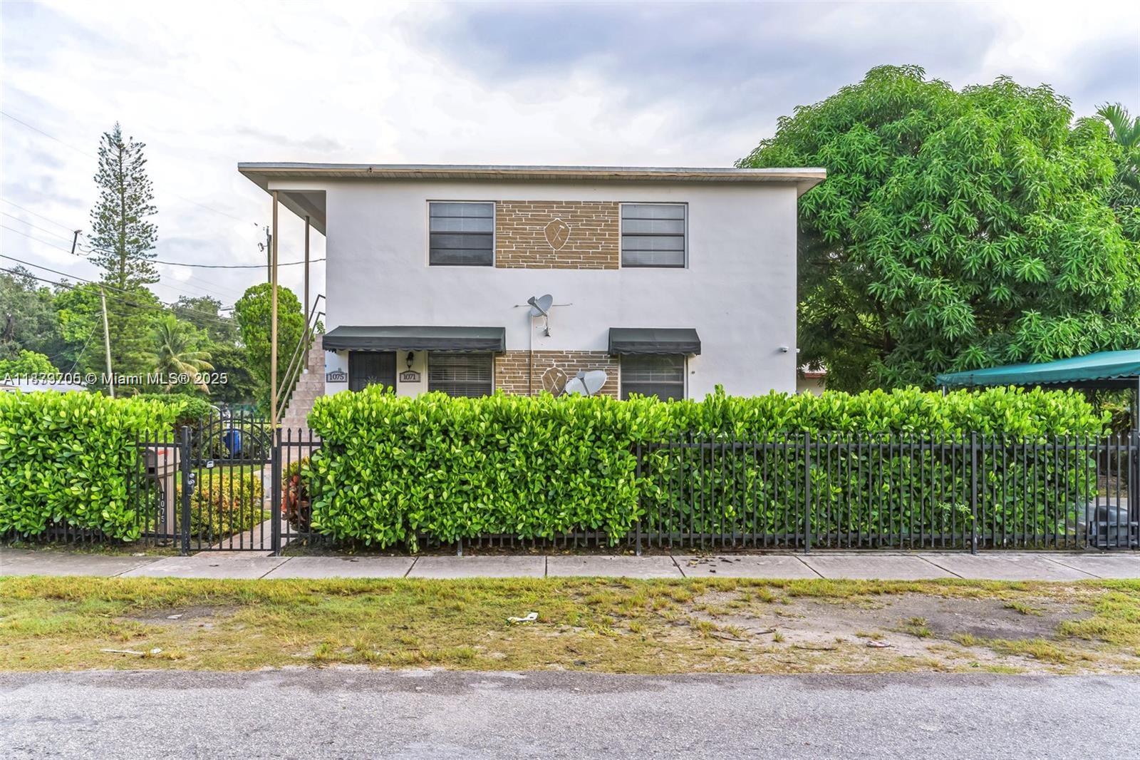 Recently updated cozy 2/1 apt with WASHER & DRYER. Close to Major transportation hubs, schools, shopping, Wynwood, Allapattah, Downtown, Brickell and UM Jackson. NO MINIMUM CREDIT SCORE SECTION 8 WELCOME!
