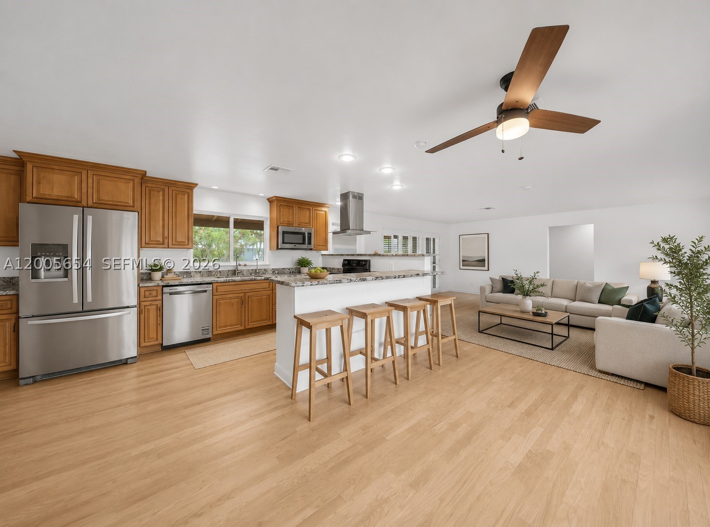 4401 NE 15th Ter