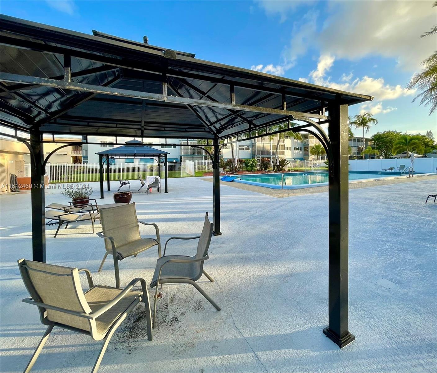 HILLCREST COUNTRY CLUB AP - Residential