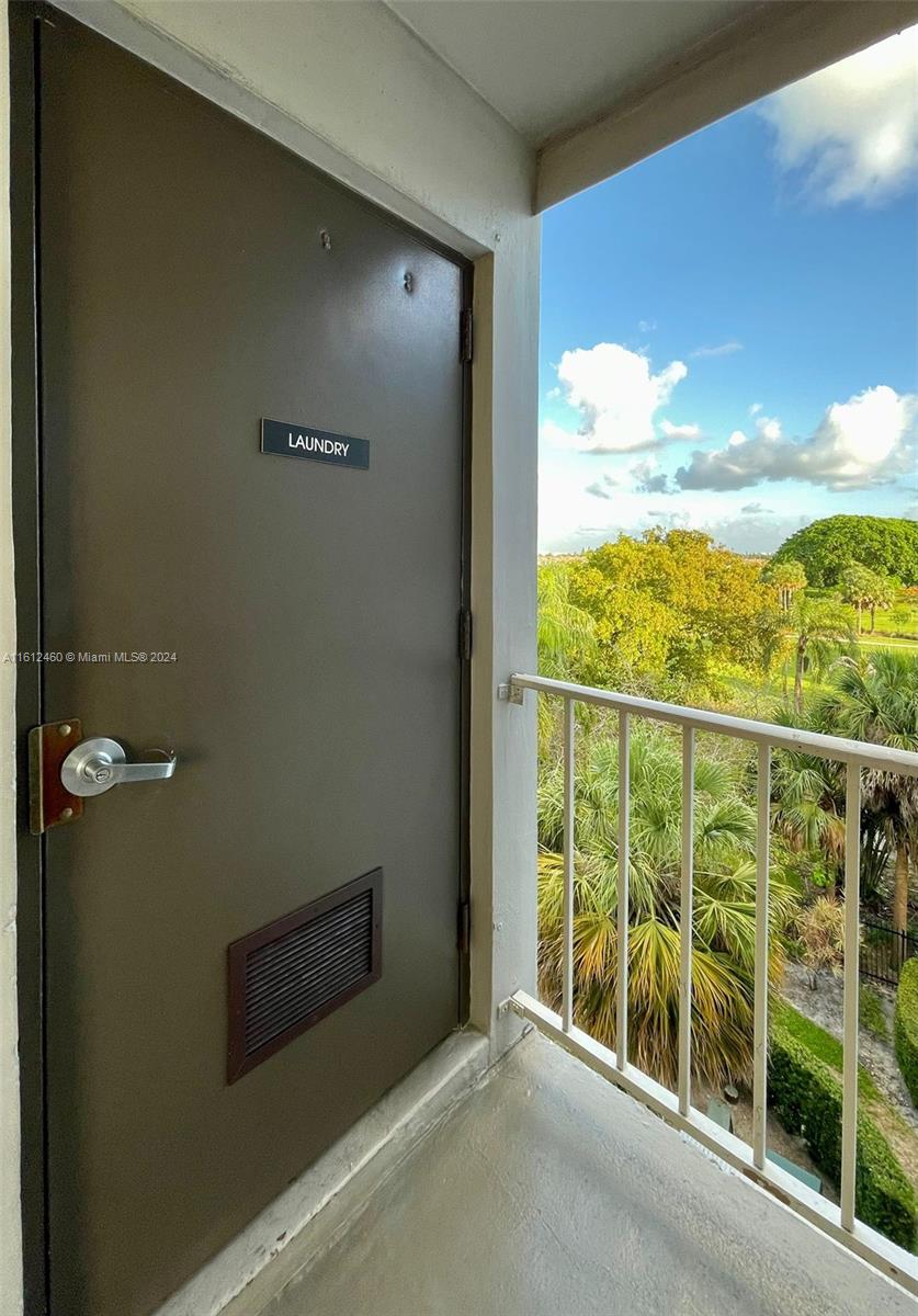 HILLCREST COUNTRY CLUB AP - Residential