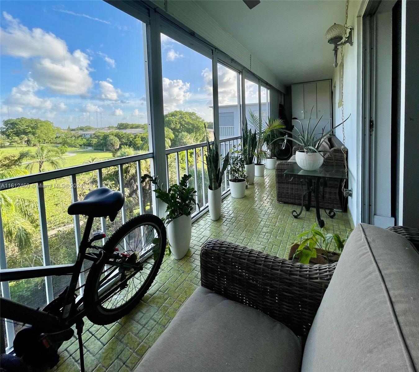 HILLCREST COUNTRY CLUB AP - Residential