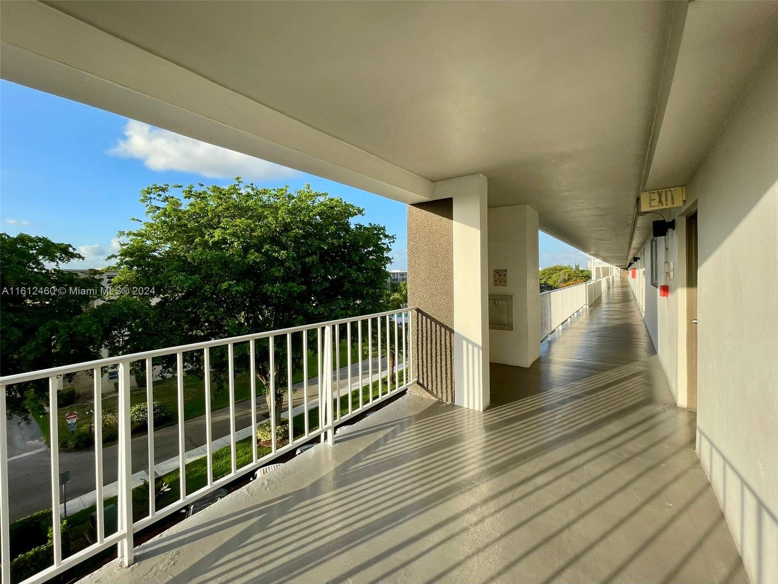 HILLCREST COUNTRY CLUB AP - Residential