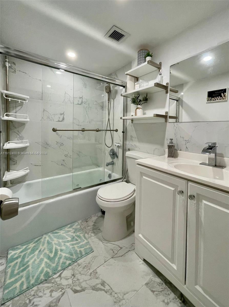 HILLCREST COUNTRY CLUB AP - Residential