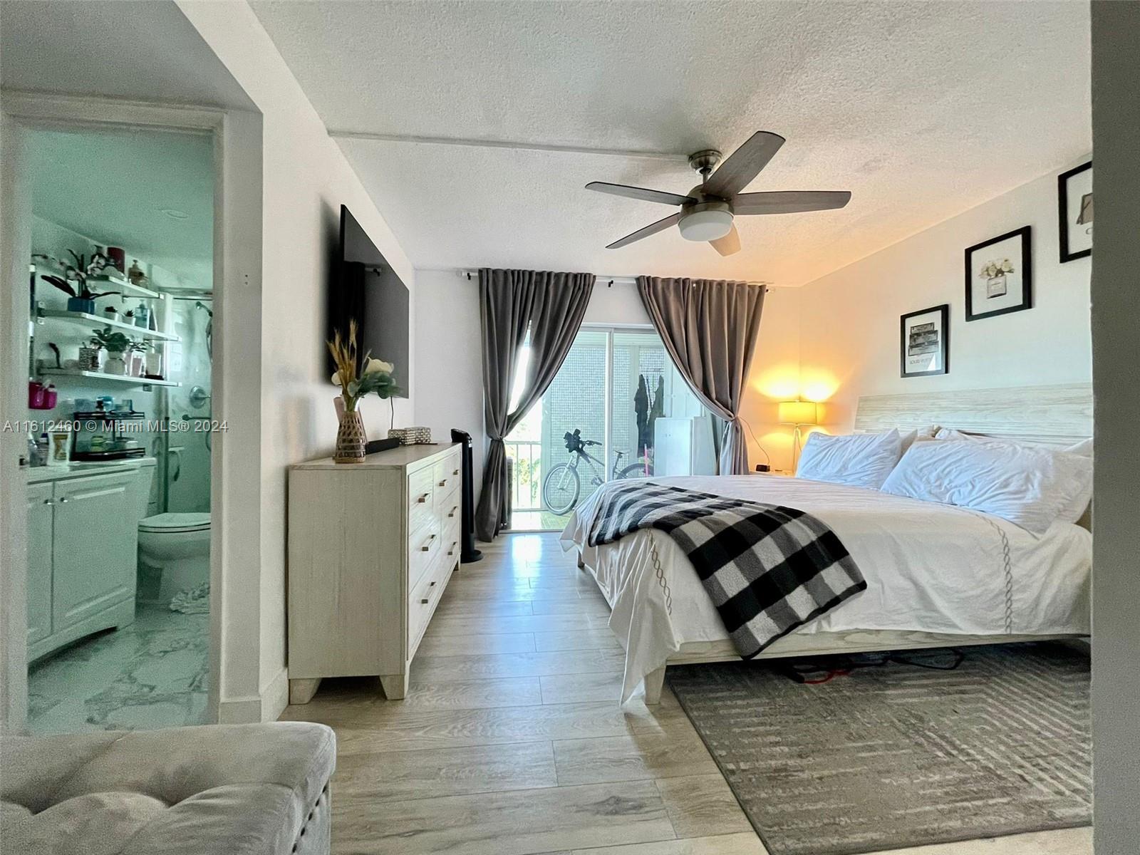 HILLCREST COUNTRY CLUB AP - Residential