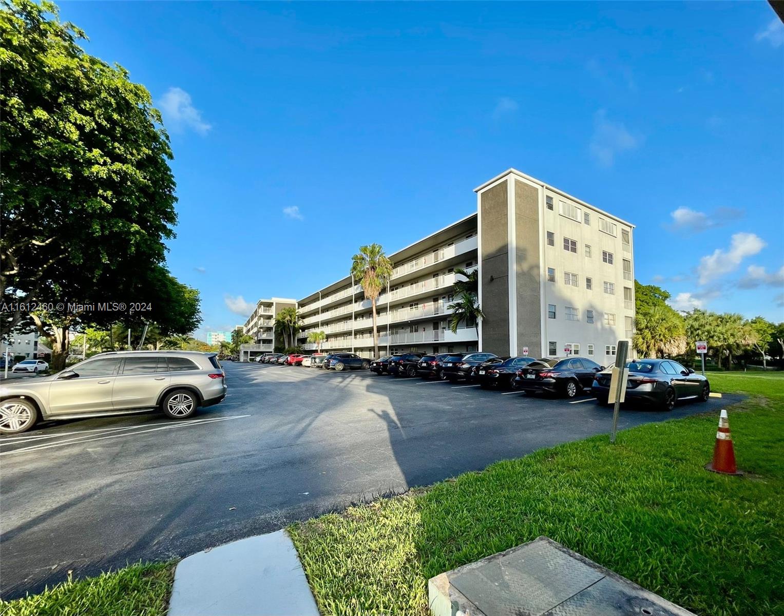 HILLCREST COUNTRY CLUB AP - Residential