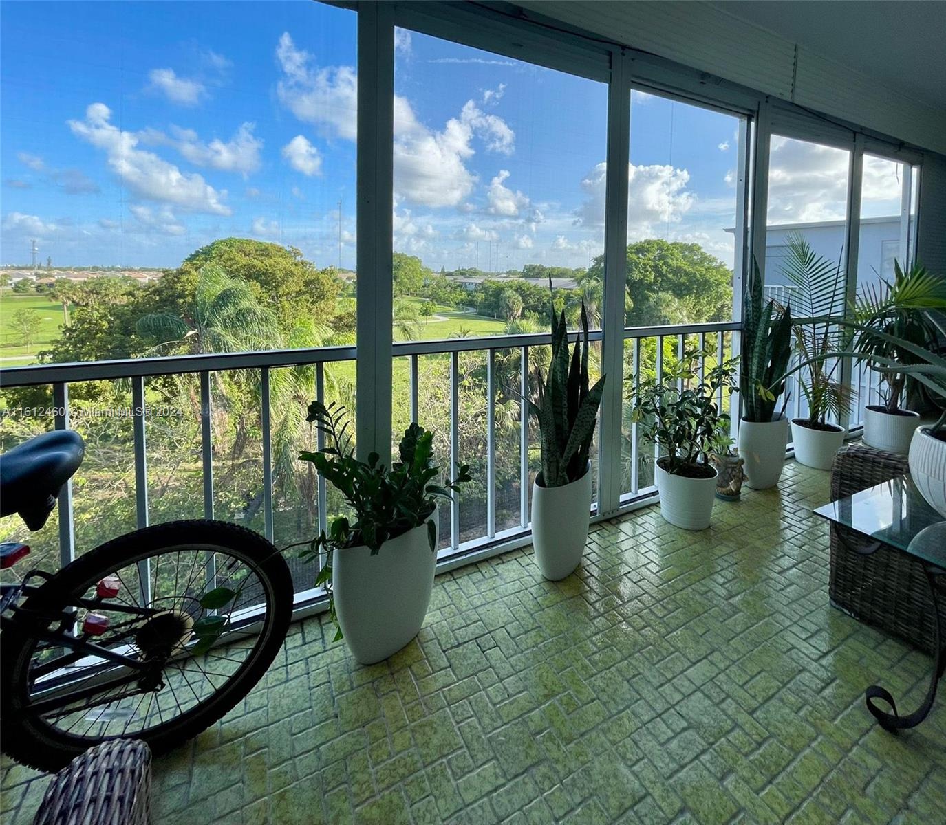 HILLCREST COUNTRY CLUB AP - Residential