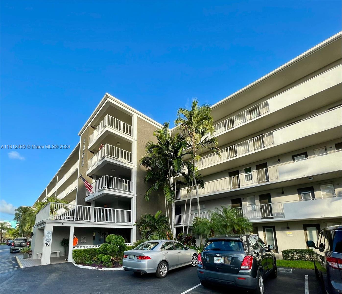 HILLCREST COUNTRY CLUB AP - Residential