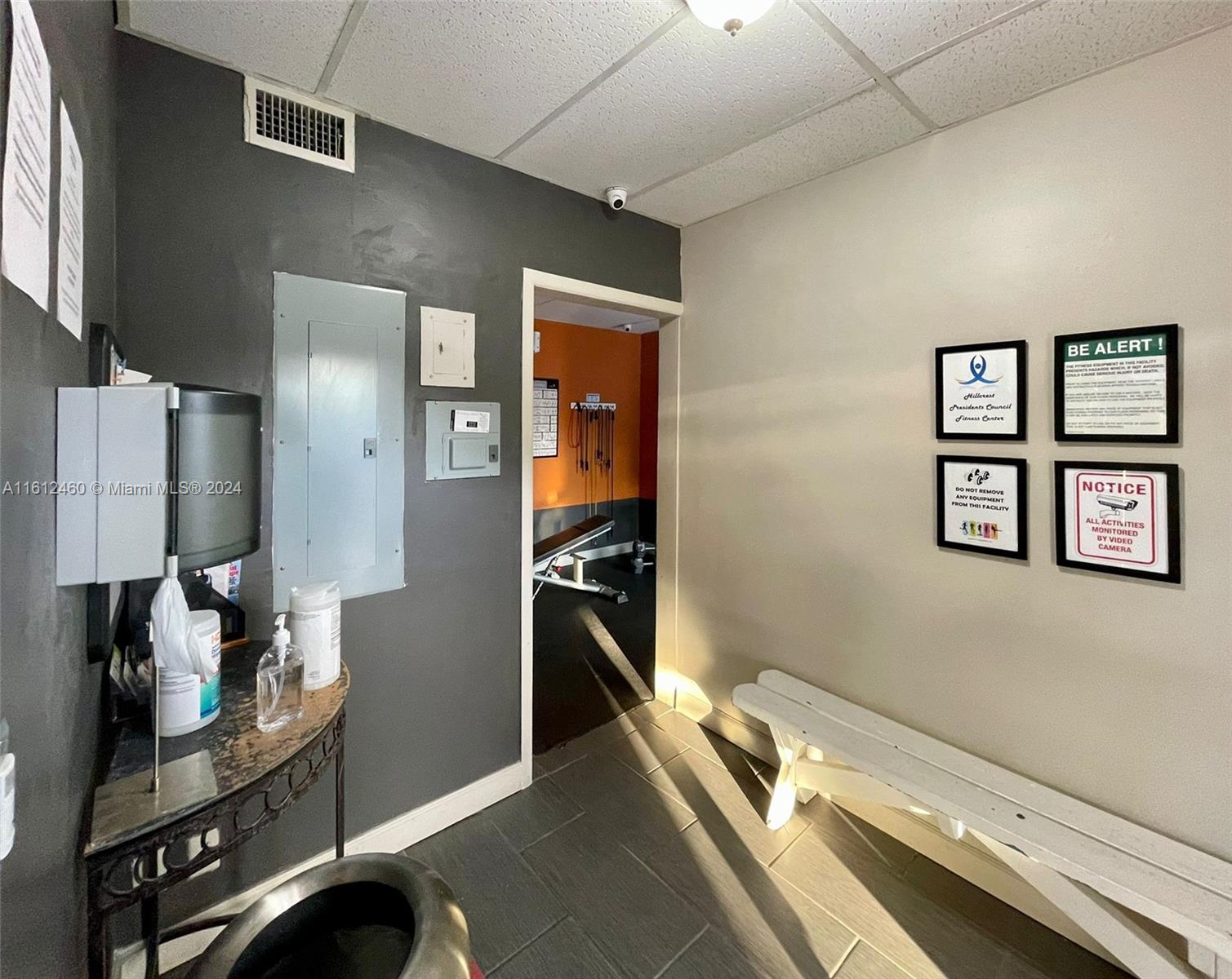 HILLCREST COUNTRY CLUB AP - Residential