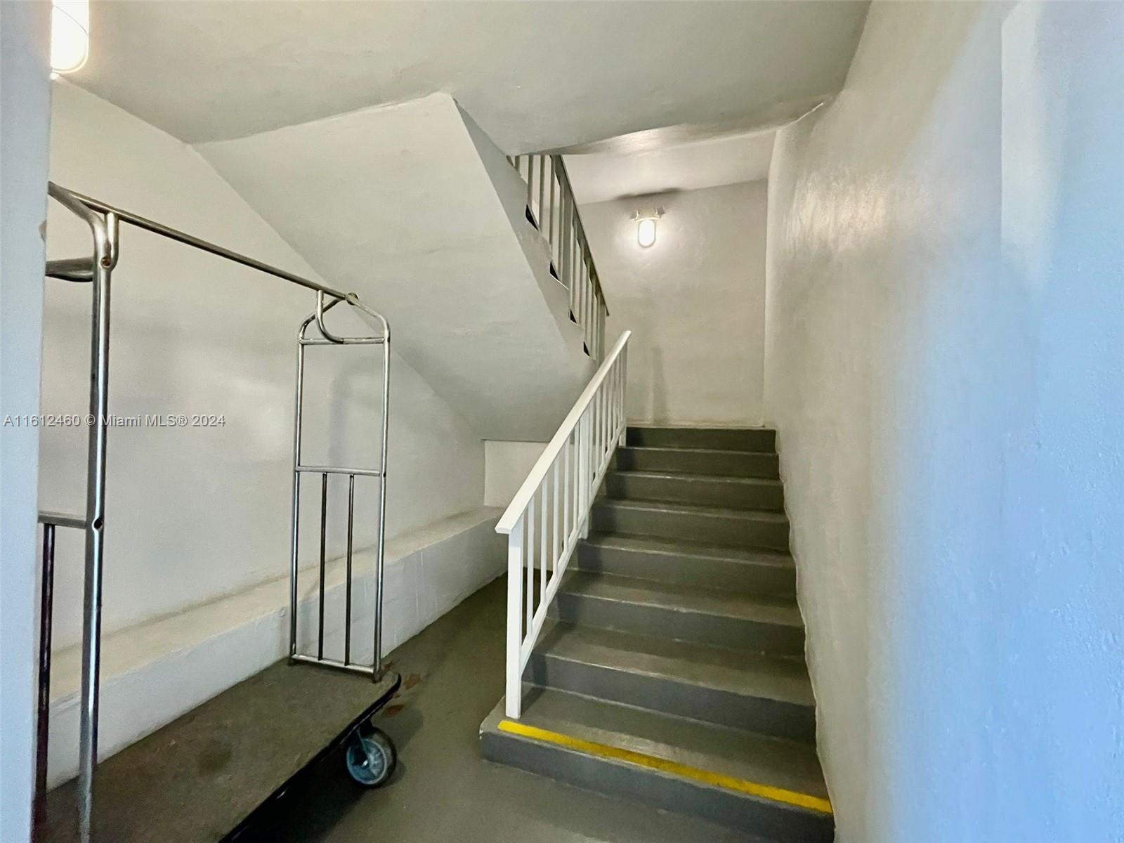 HILLCREST COUNTRY CLUB AP - Residential