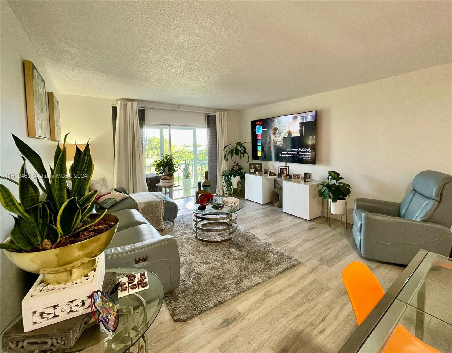 HILLCREST COUNTRY CLUB AP - Residential