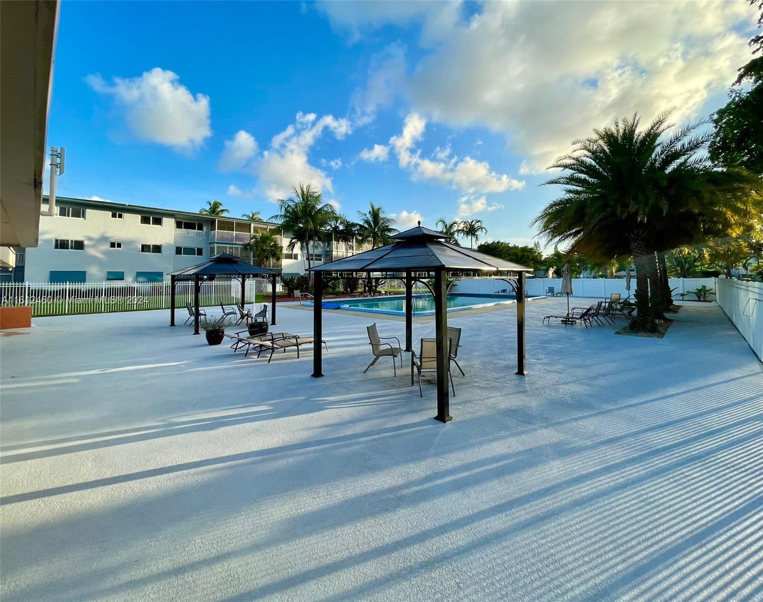 HILLCREST COUNTRY CLUB AP - Residential