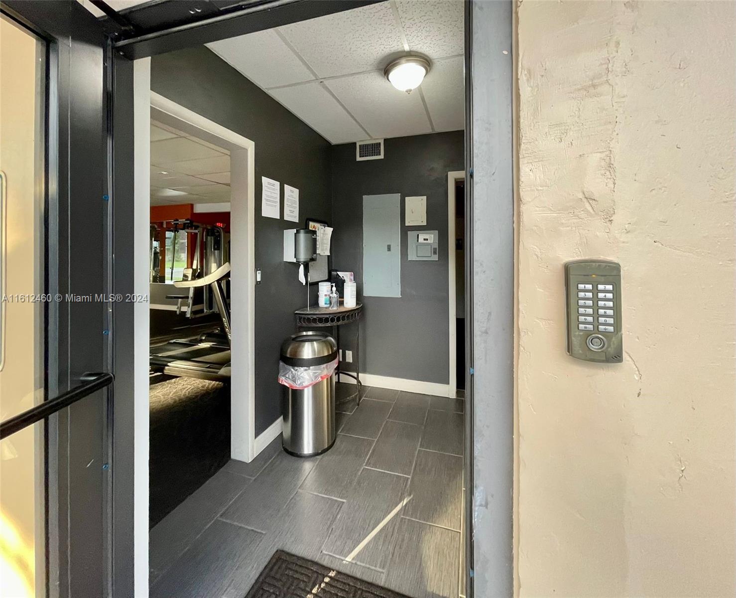 HILLCREST COUNTRY CLUB AP - Residential