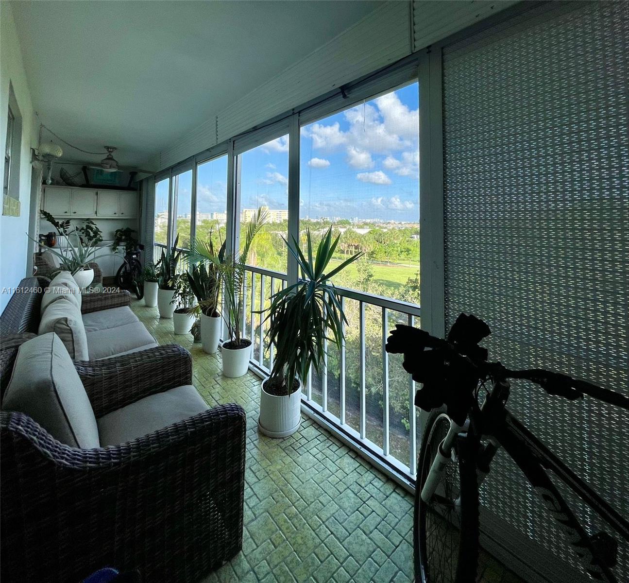 HILLCREST COUNTRY CLUB AP - Residential