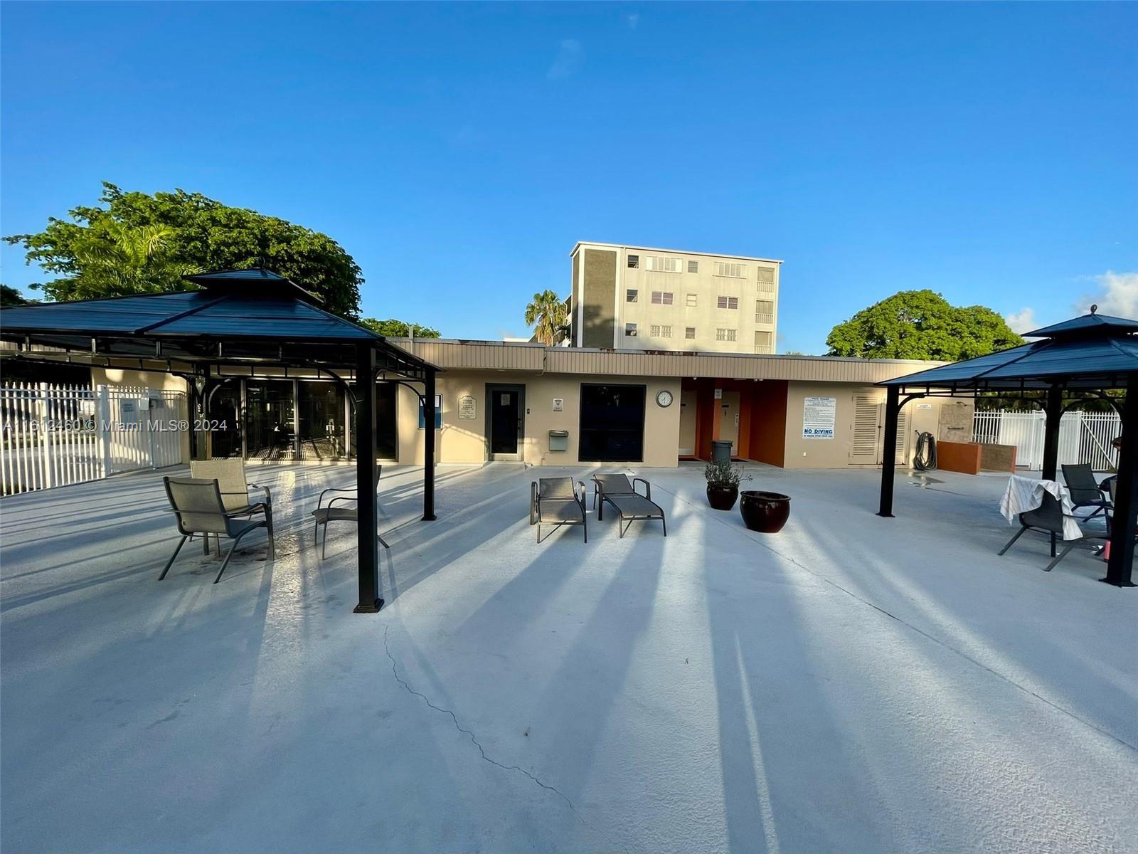 HILLCREST COUNTRY CLUB AP - Residential