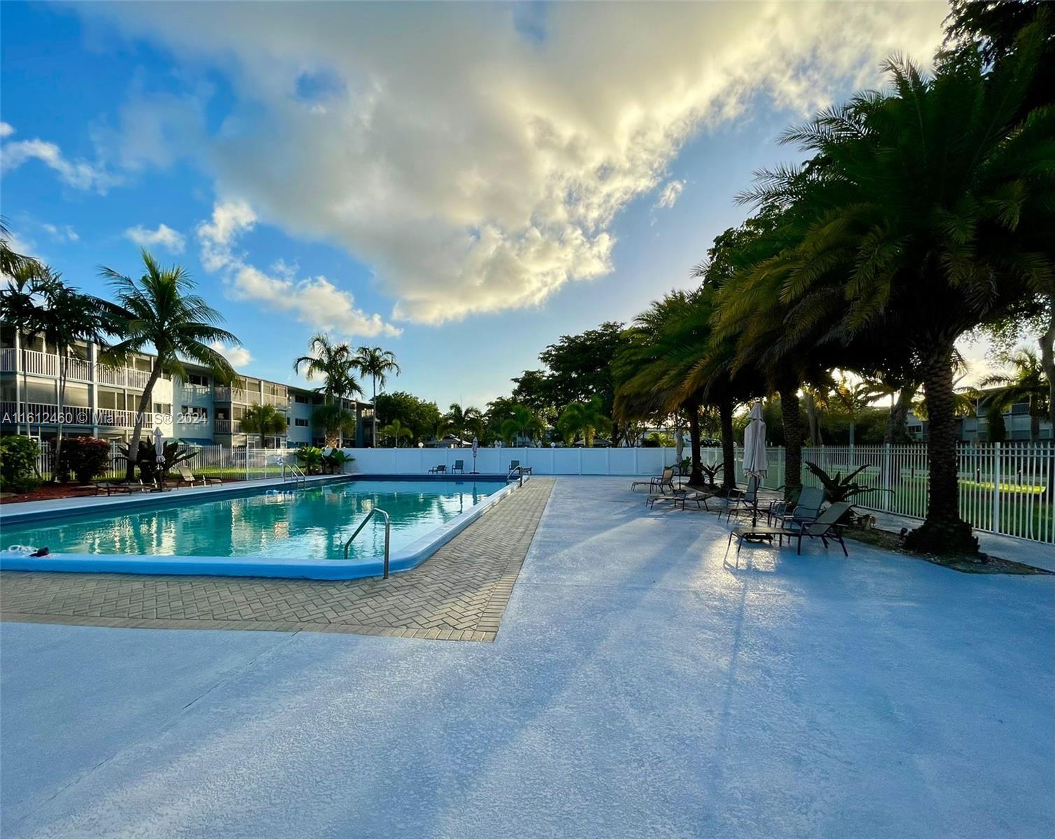 HILLCREST COUNTRY CLUB AP - Residential