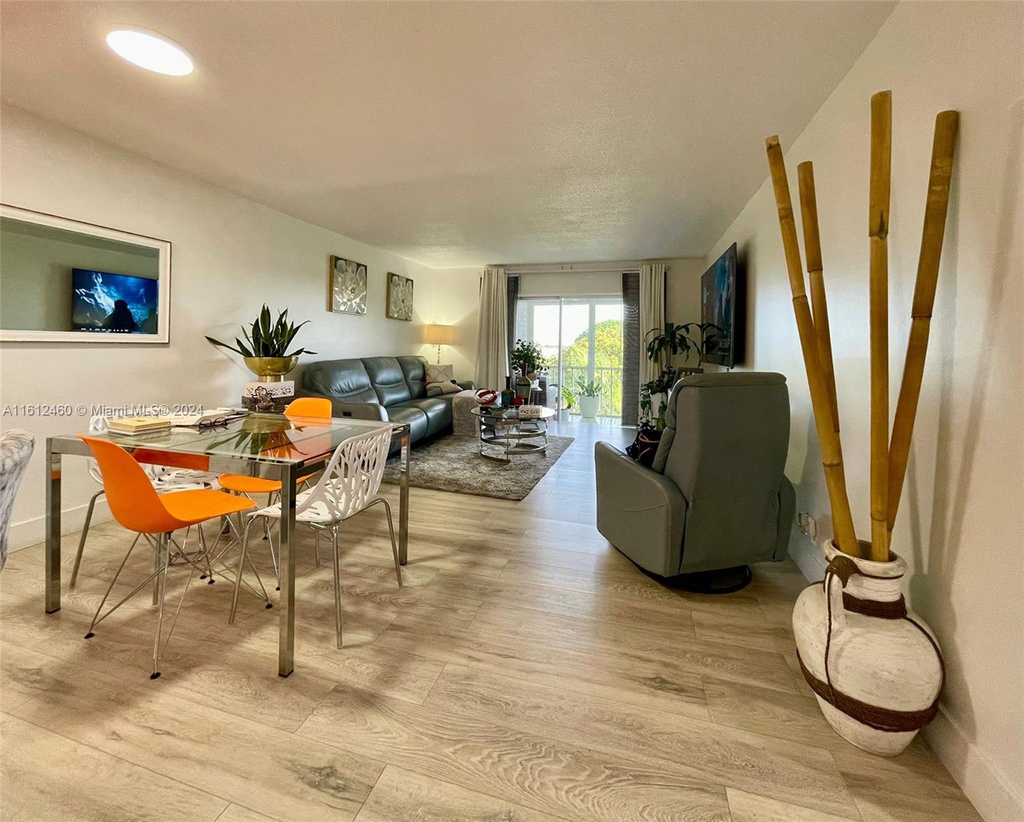 HILLCREST COUNTRY CLUB AP - Residential