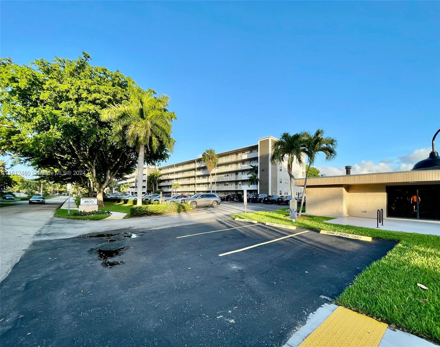 HILLCREST COUNTRY CLUB AP - Residential