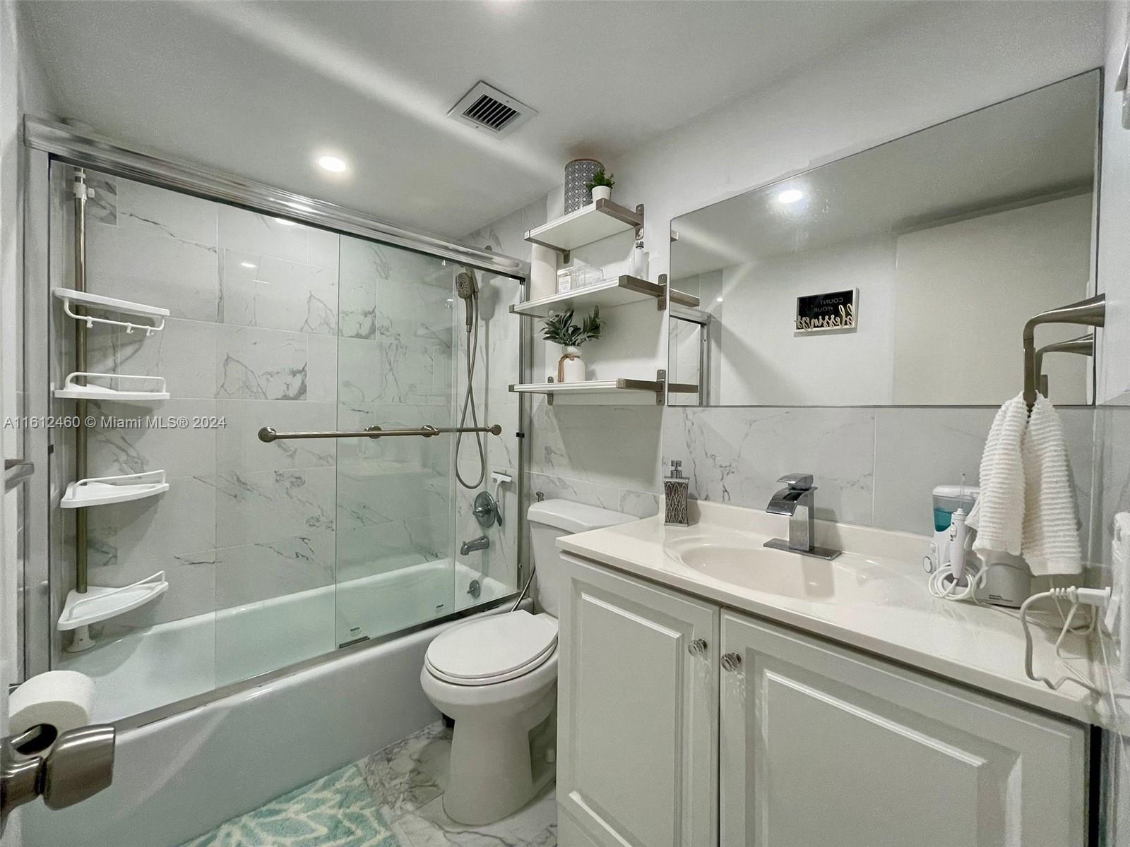 HILLCREST COUNTRY CLUB AP - Residential