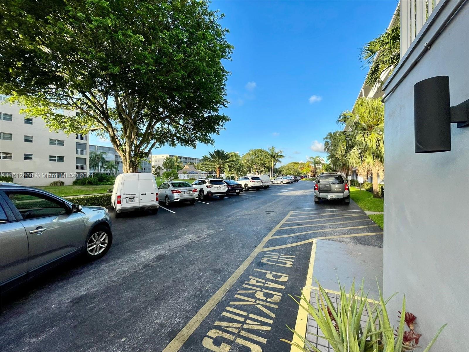 HILLCREST COUNTRY CLUB AP - Residential