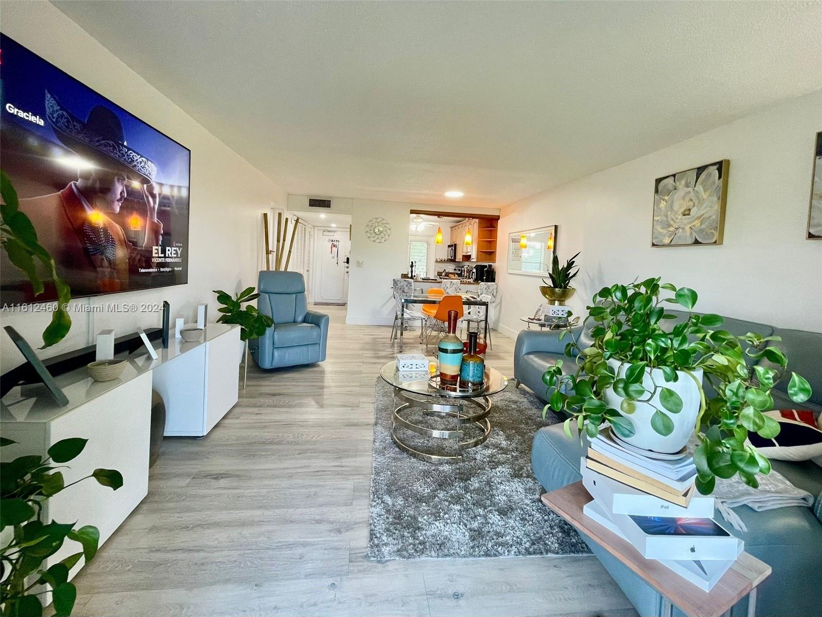 HILLCREST COUNTRY CLUB AP - Residential