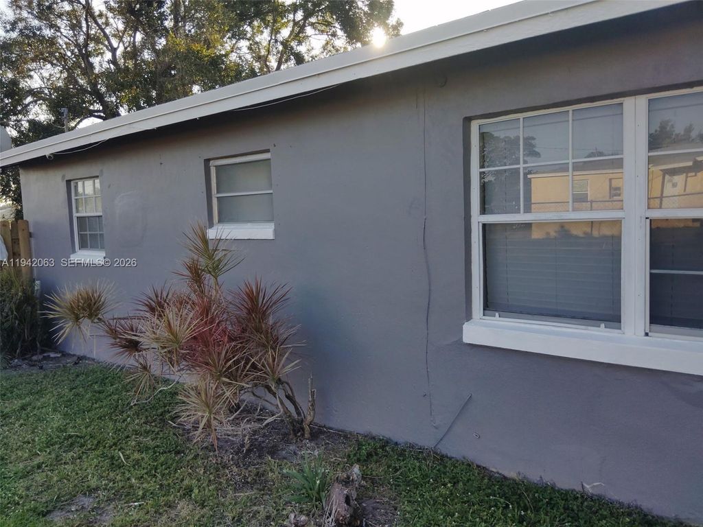 Photo of 304 NW 6th Ave, Boynton Beach, FL 33435 (MLS # A11942063)