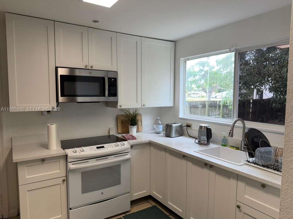 Photo of 3 SW 7th Ave, Dania Beach, FL 33004 (MLS # A11995580)