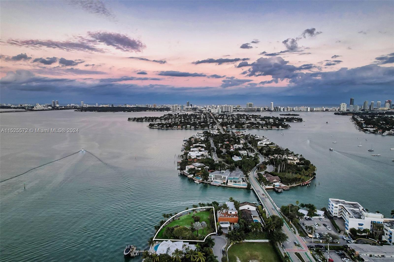 1141 N Venetian Dr
