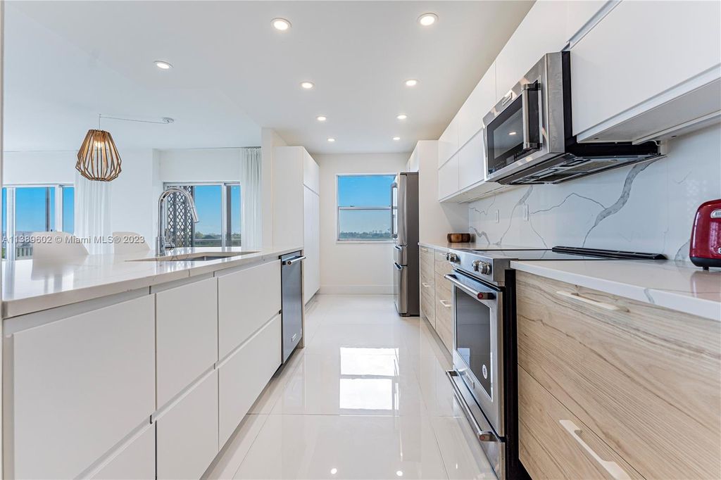 Photo of 3800 Hillcrest Dr #701, Hollywood, FL 33021 (MLS # A11389602)