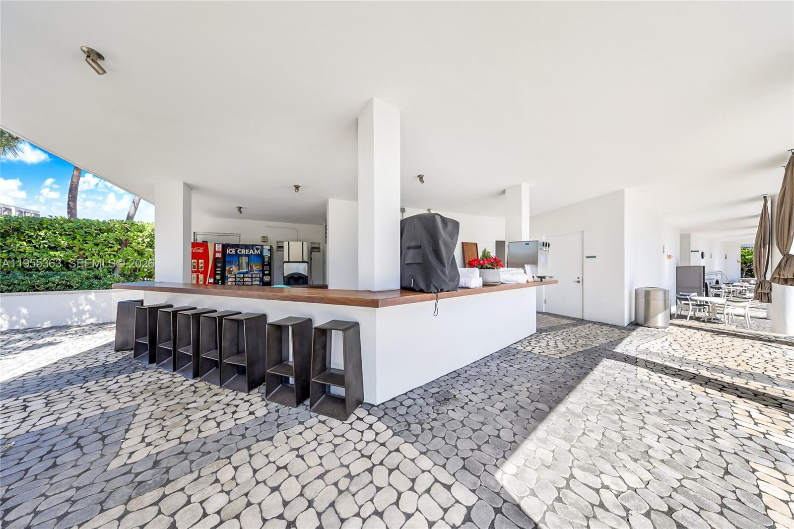 PARAMOUNT BAY CONDO - Residential