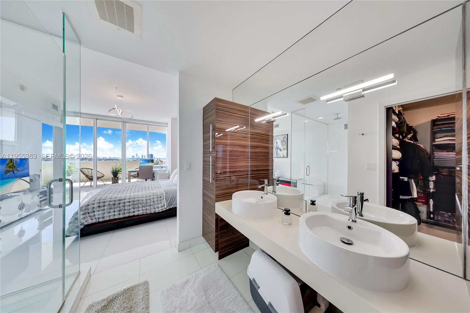 PARAMOUNT BAY CONDO - Residential