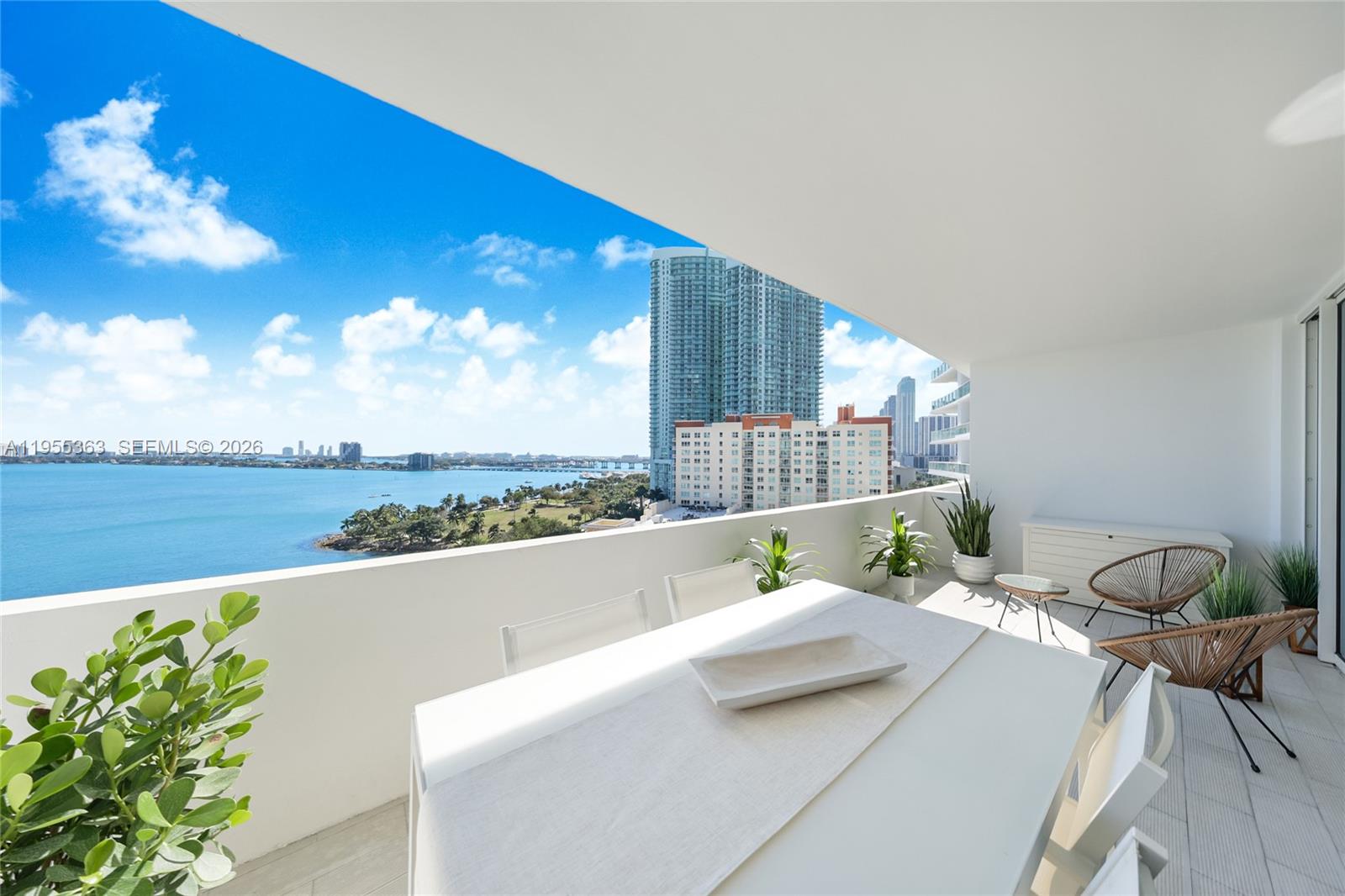 PARAMOUNT BAY CONDO - Residential
