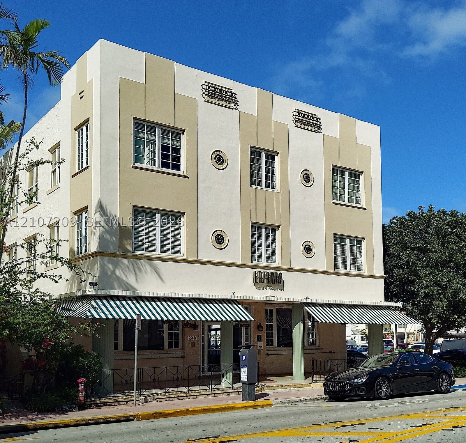 1238 Collins Ave
