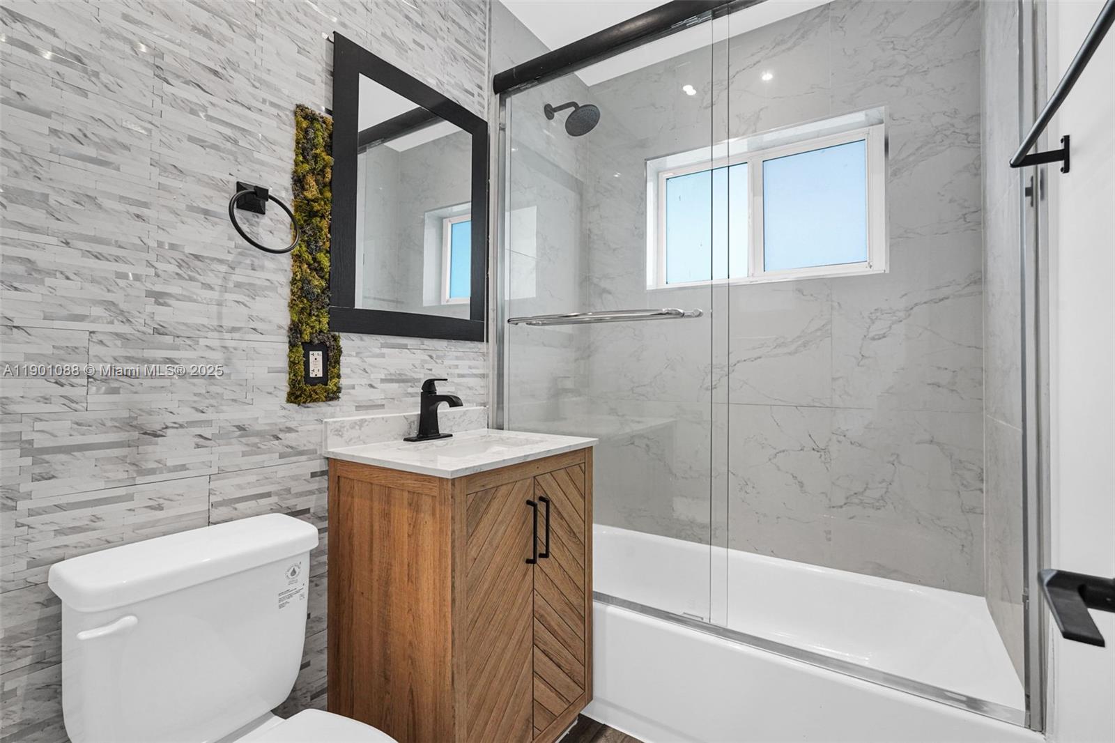 HOLLYWOOD PARK - Residential Lease