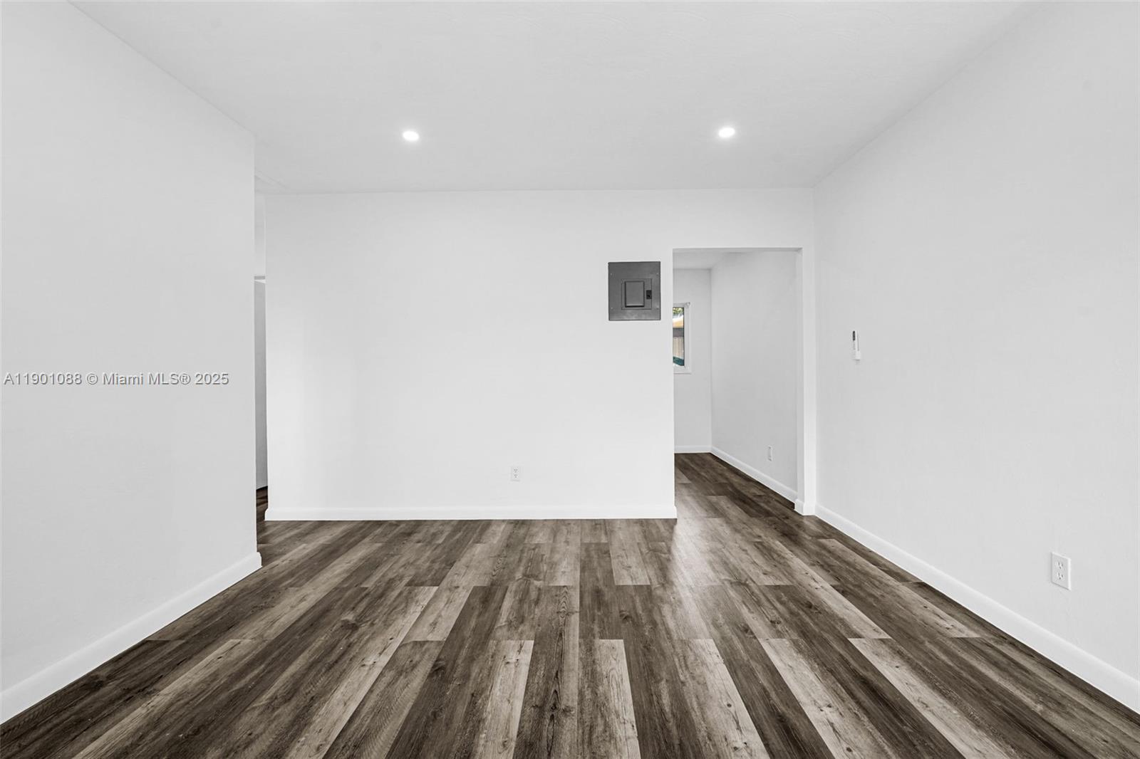 HOLLYWOOD PARK - Residential Lease
