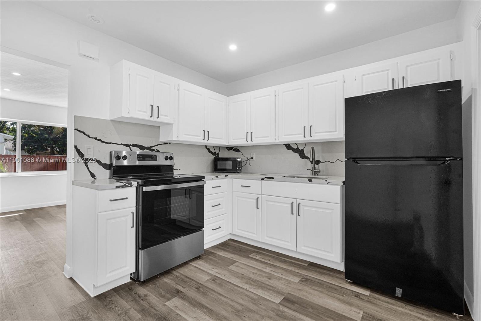 HOLLYWOOD PARK - Residential Lease