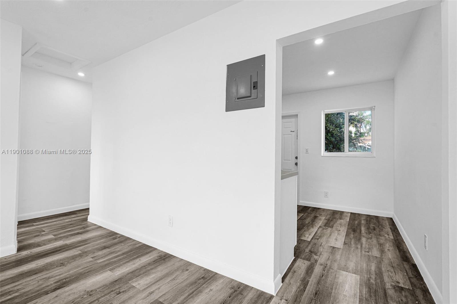 HOLLYWOOD PARK - Residential Lease