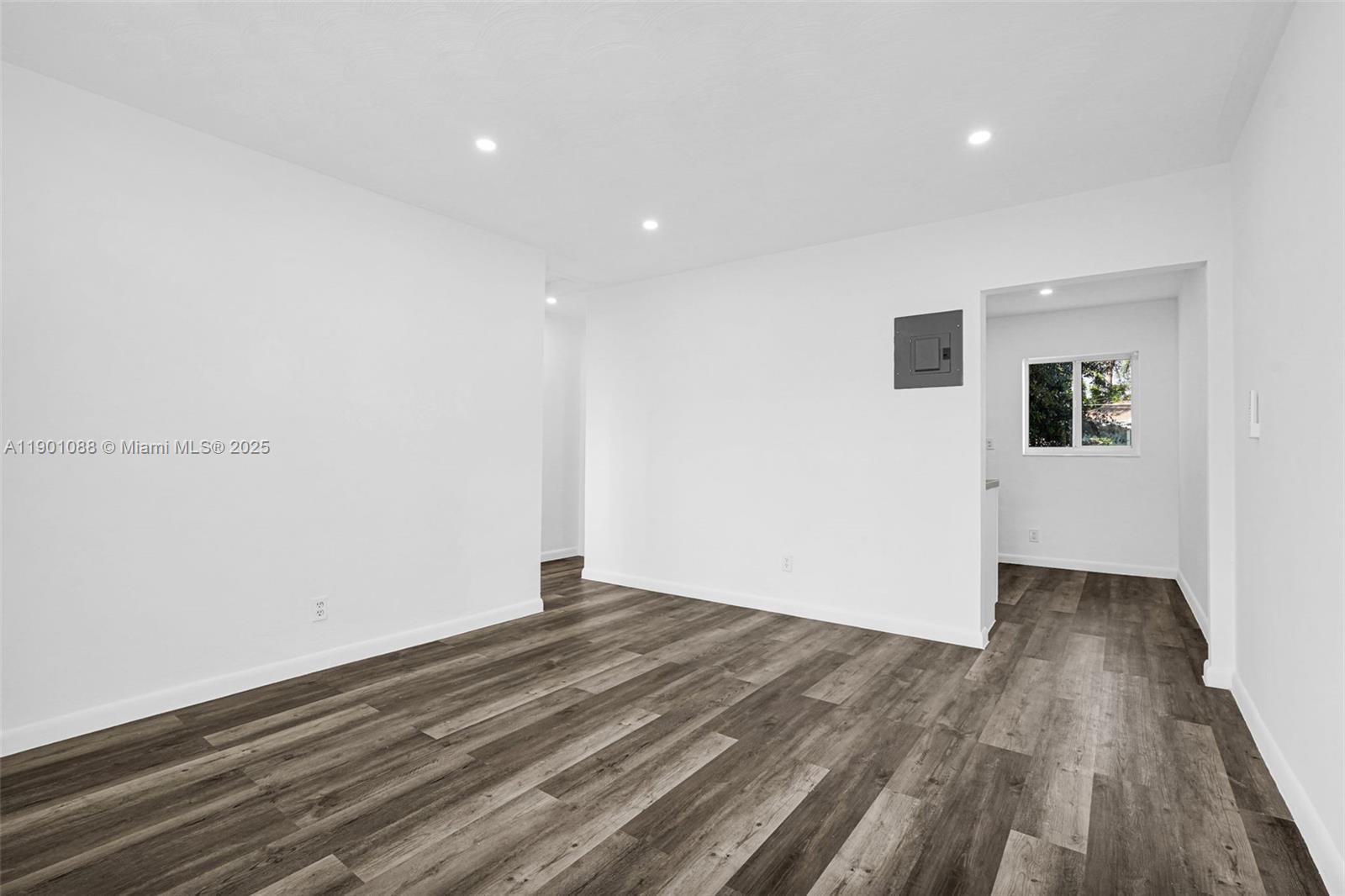 HOLLYWOOD PARK - Residential Lease