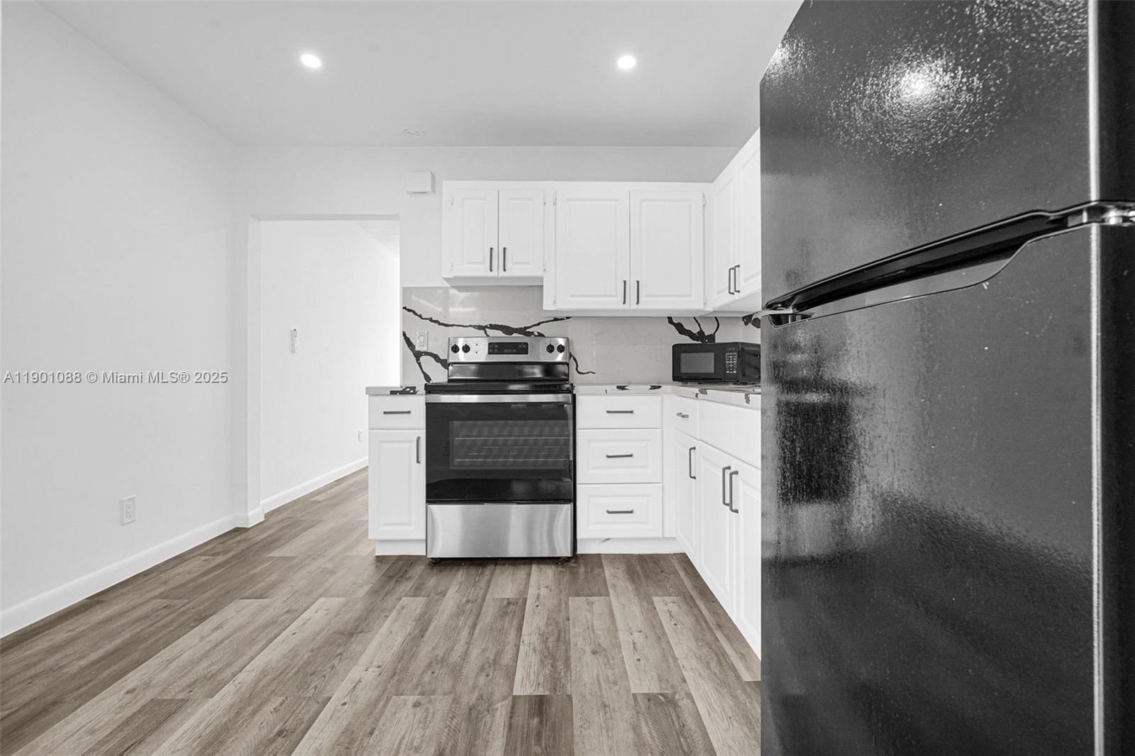 HOLLYWOOD PARK - Residential Lease