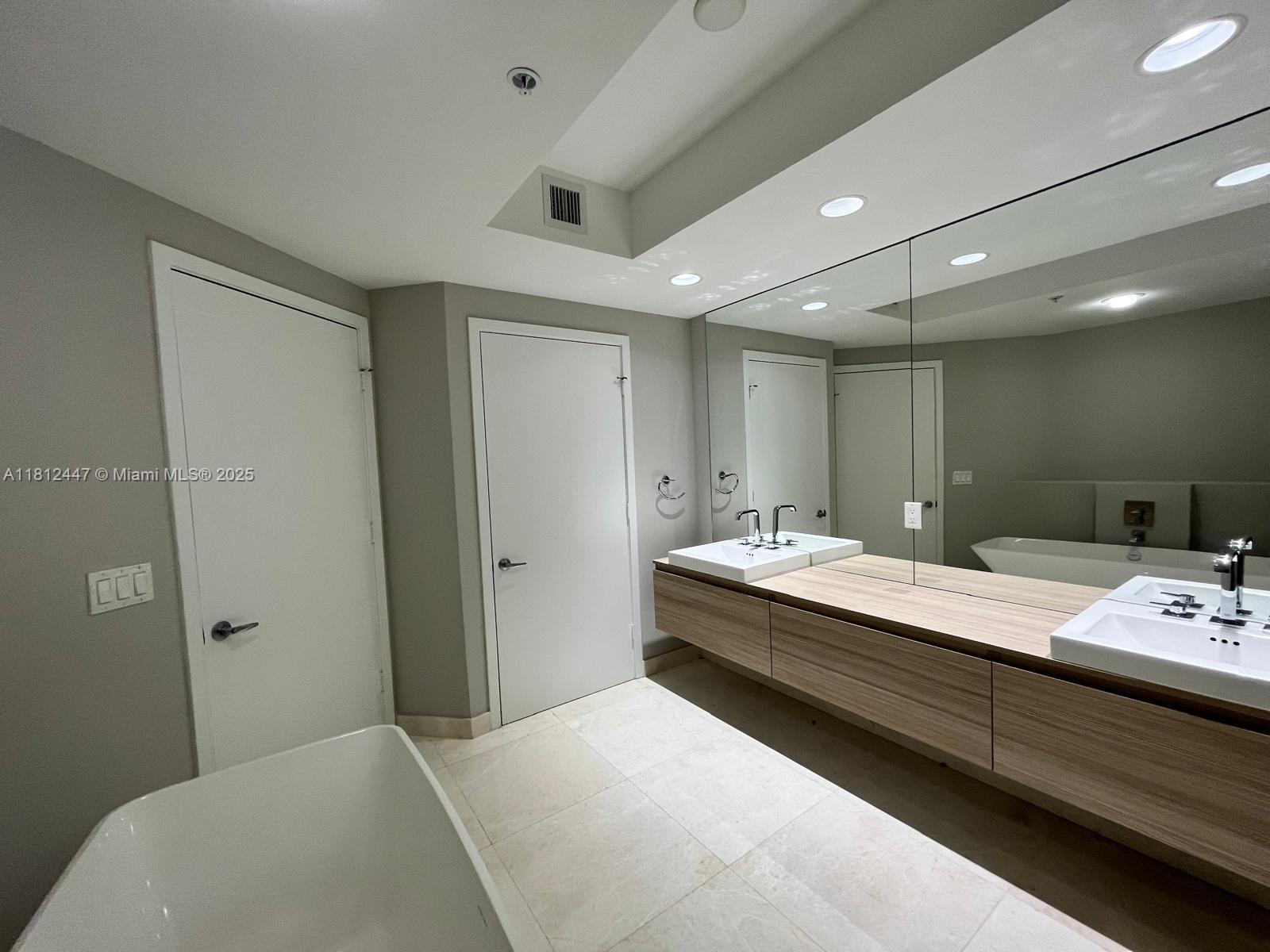 MARINA PALMS RESIDENCES N - Residential