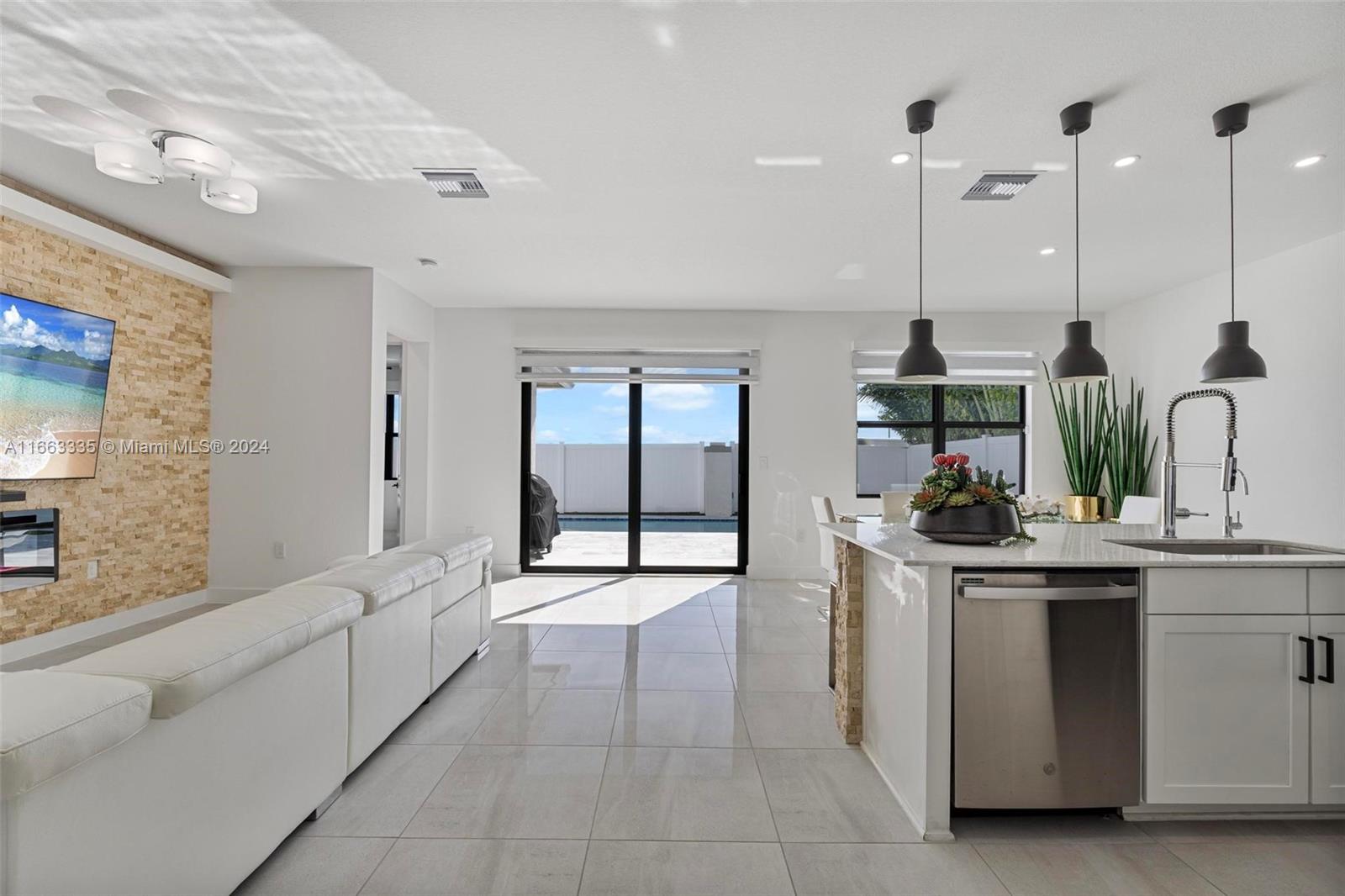 MC RESIDENTIAL - Residential