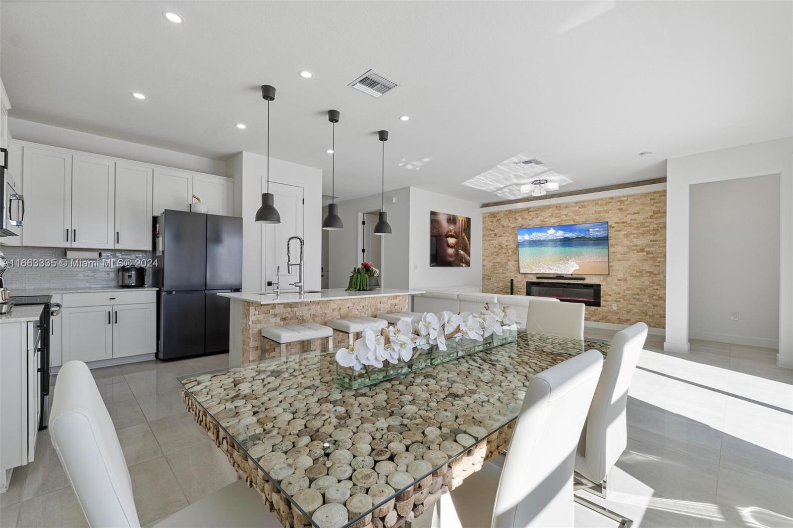 MC RESIDENTIAL - Residential