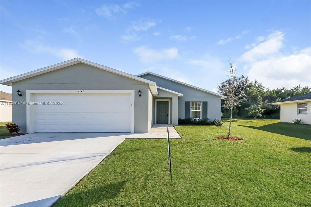 Photo of 652 SW Jacoby Ave, Port St Lucie, FL 34953 (MLS # A11858847)