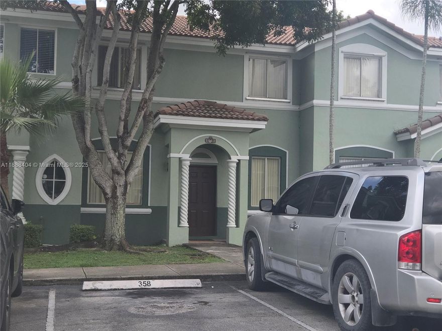 Great deal for investors! Lake view townhouse 3 bedrooms and 3 bath, enclosed backyard, new AC. Long term tenan. Excellent ROI. Owner is also offering this property as a bulk sale including
4 townhouses and 1 apartment,  all located in Keys Cove, at a discounted price. Call for additional information