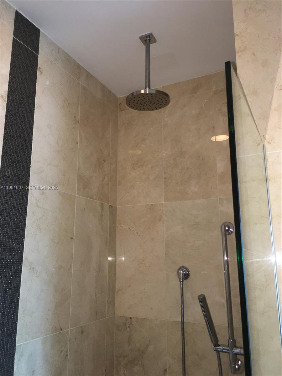 THE CRIMSON CONDO - Residential Lease