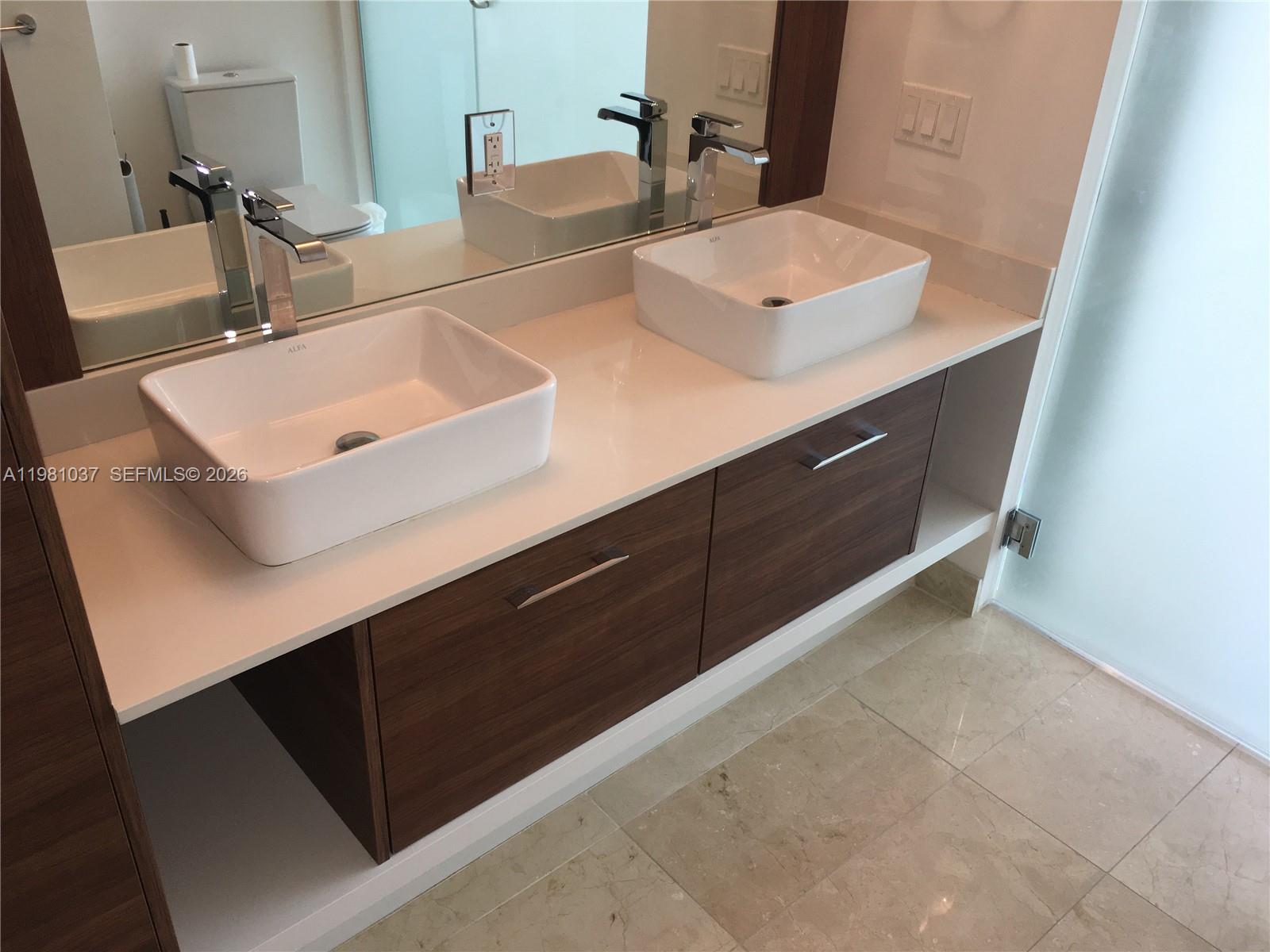 THE CRIMSON CONDO - Residential Lease