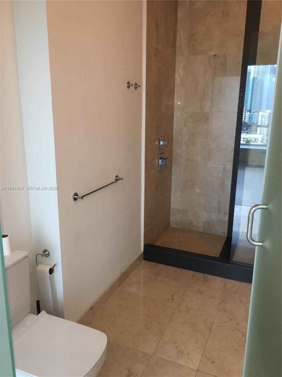 THE CRIMSON CONDO - Residential Lease