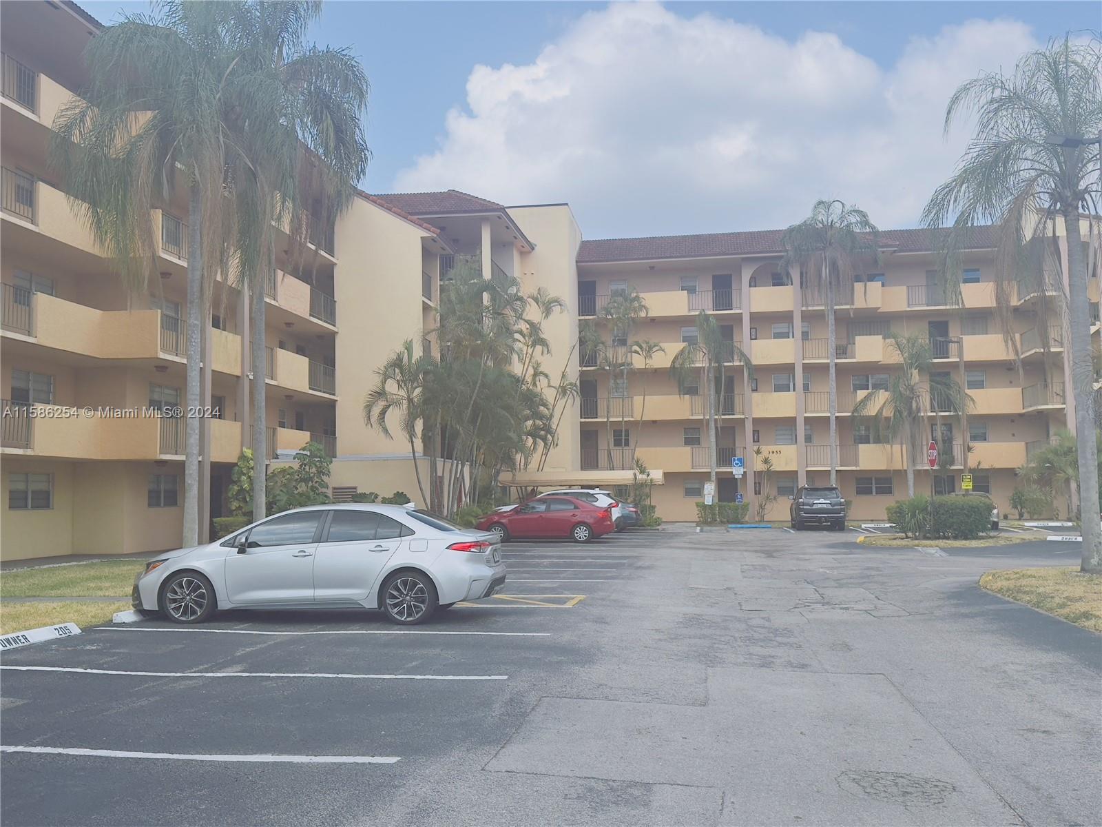 3955 N Nob Hill Rd 408, Sunrise, Miami-Dade County, Florida - 2 Bedrooms  
2 Bathrooms - 