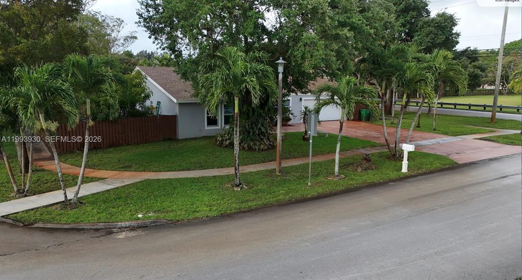 Photo of 10550 SW 51st St, Cooper City, FL 33328 (MLS # A11993930)