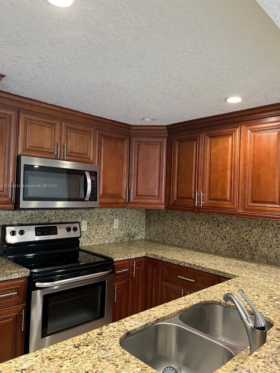 PEMBROKE LAKES SECTION SE - Residential Lease